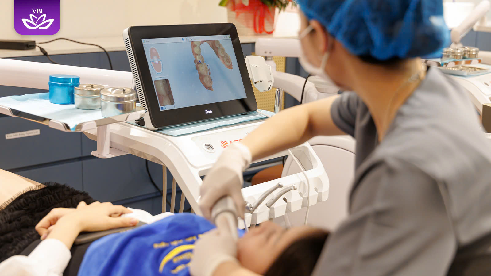 3D Intraoral scanning for getting teeth done in Vietnam